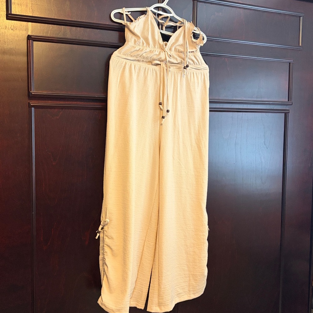 Cream Sleeveless Ruffle Romper Loose fit - Picture 3 of 9